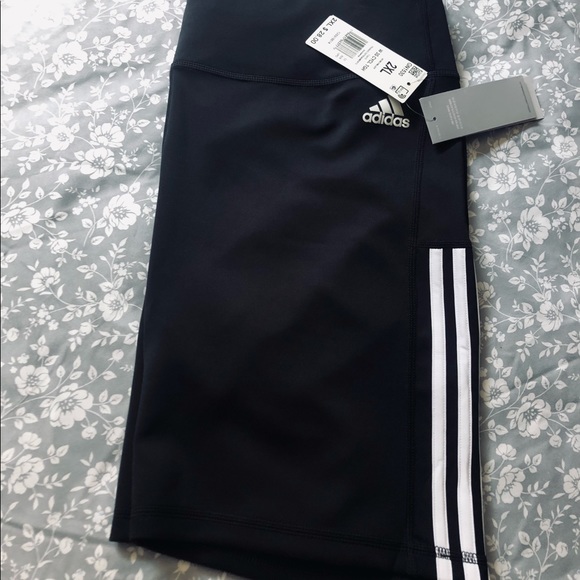 Adidas Ladies NWT Bike Shorts size 2xL Black with White Striping - Picture 7 of 8